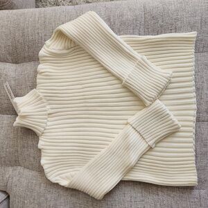 Easy Clothes CA Ecru Turtleneck Sweater
